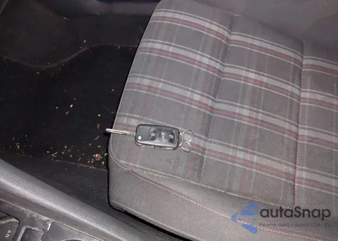 2011 Volkswagen Gti 4-Door z USA, uszkodzony, nr VIN WVWGD7AJ9BW163345